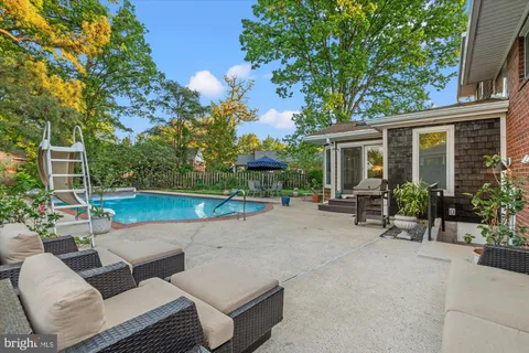 $1,395,000 | 2905 Maplewood Place, Alexandria, VA 22302
