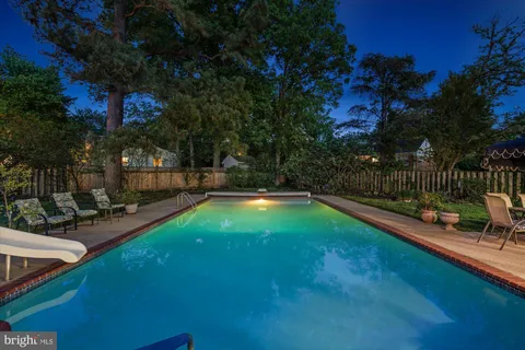 $1,395,000 | 2905 Maplewood Place, Alexandria, VA 22302