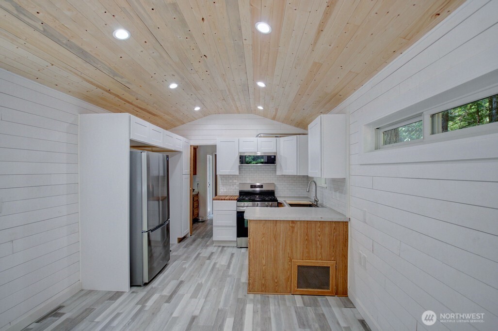 92 Riverside Drive Maple Falls, WA 98266 - Photo 9 of 30