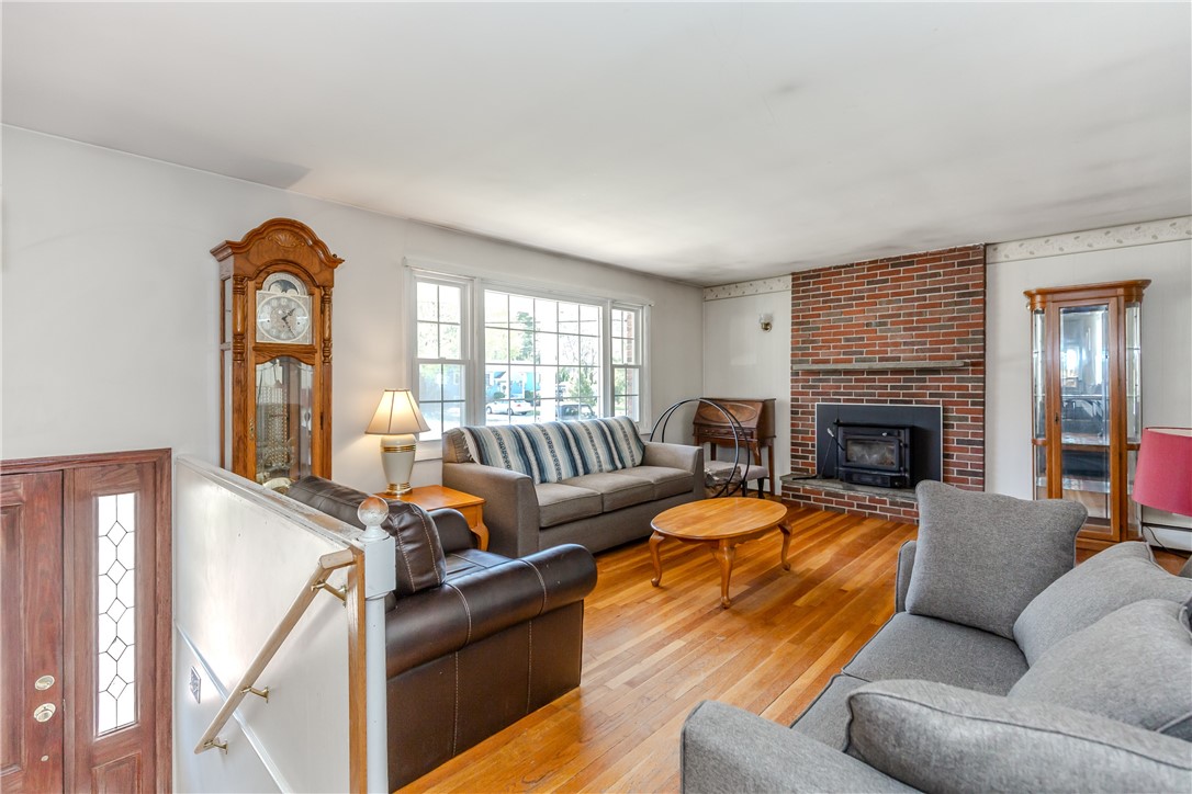 39 Francis Road Glocester, RI 02857 - Photo 5 of 50