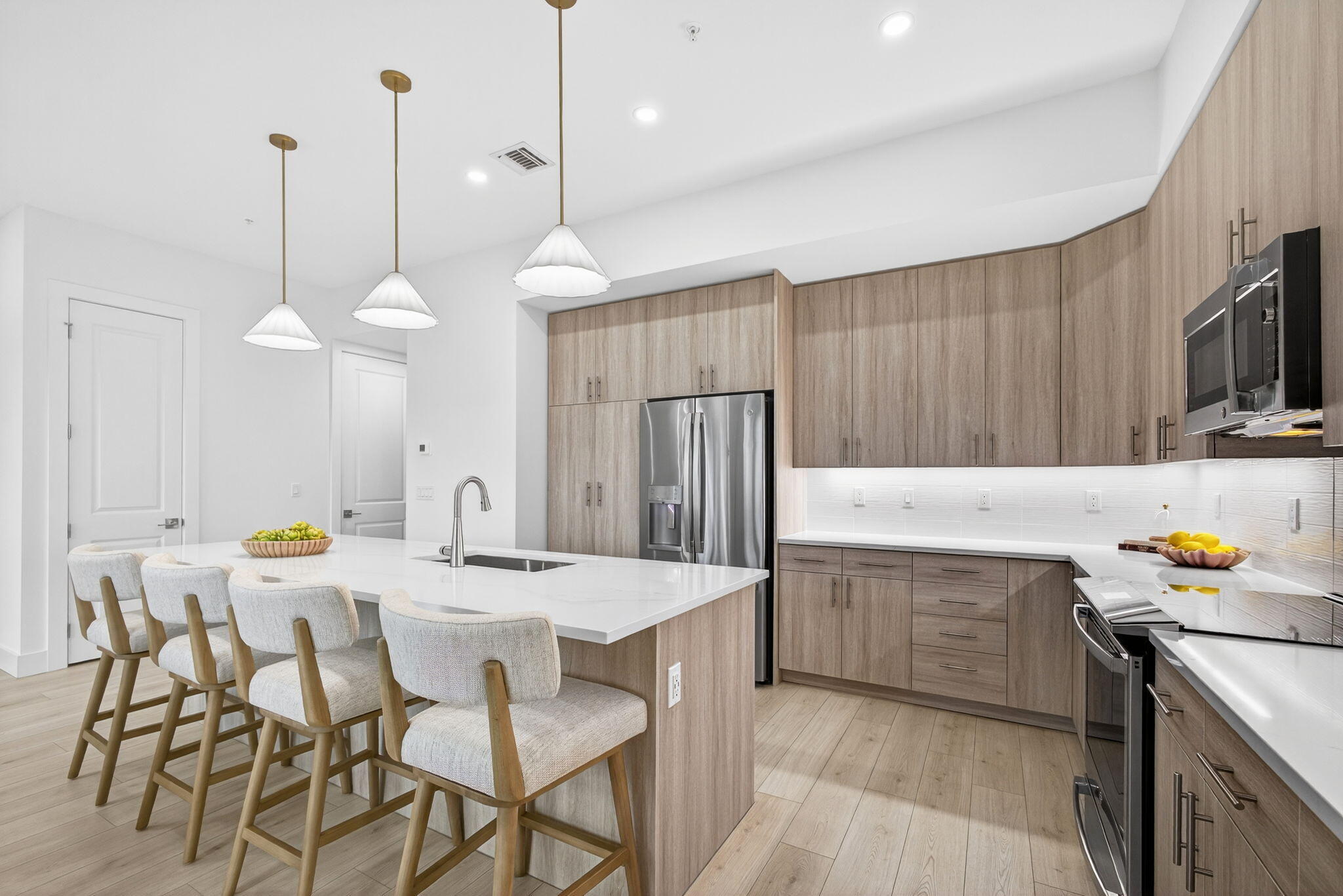 115 Water Pointe Place, Unit 35 Jupiter, FL 33477 - Photo 5 of 42 a kitchen with a dining table chairs sink and microwave