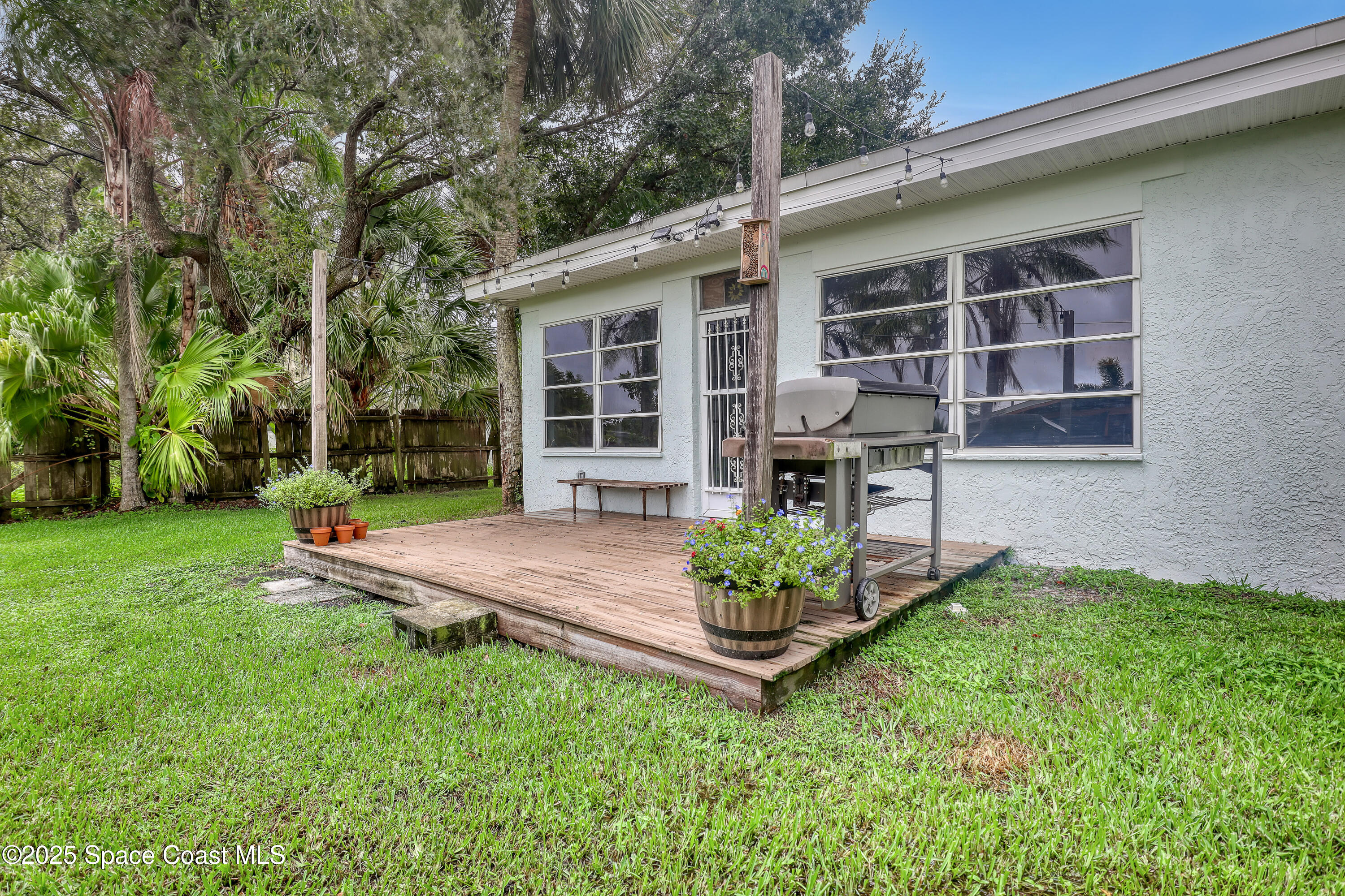 2307 Country Club Road Melbourne, FL 32901 - Photo 32 of 50 front view of a house with a yard