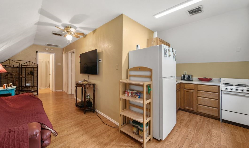 6714 Spray Lane, Unit C699A Rosharon, TX 77583 - Photo 41 of 48 Garage Apartment #2 Living/Kitchen