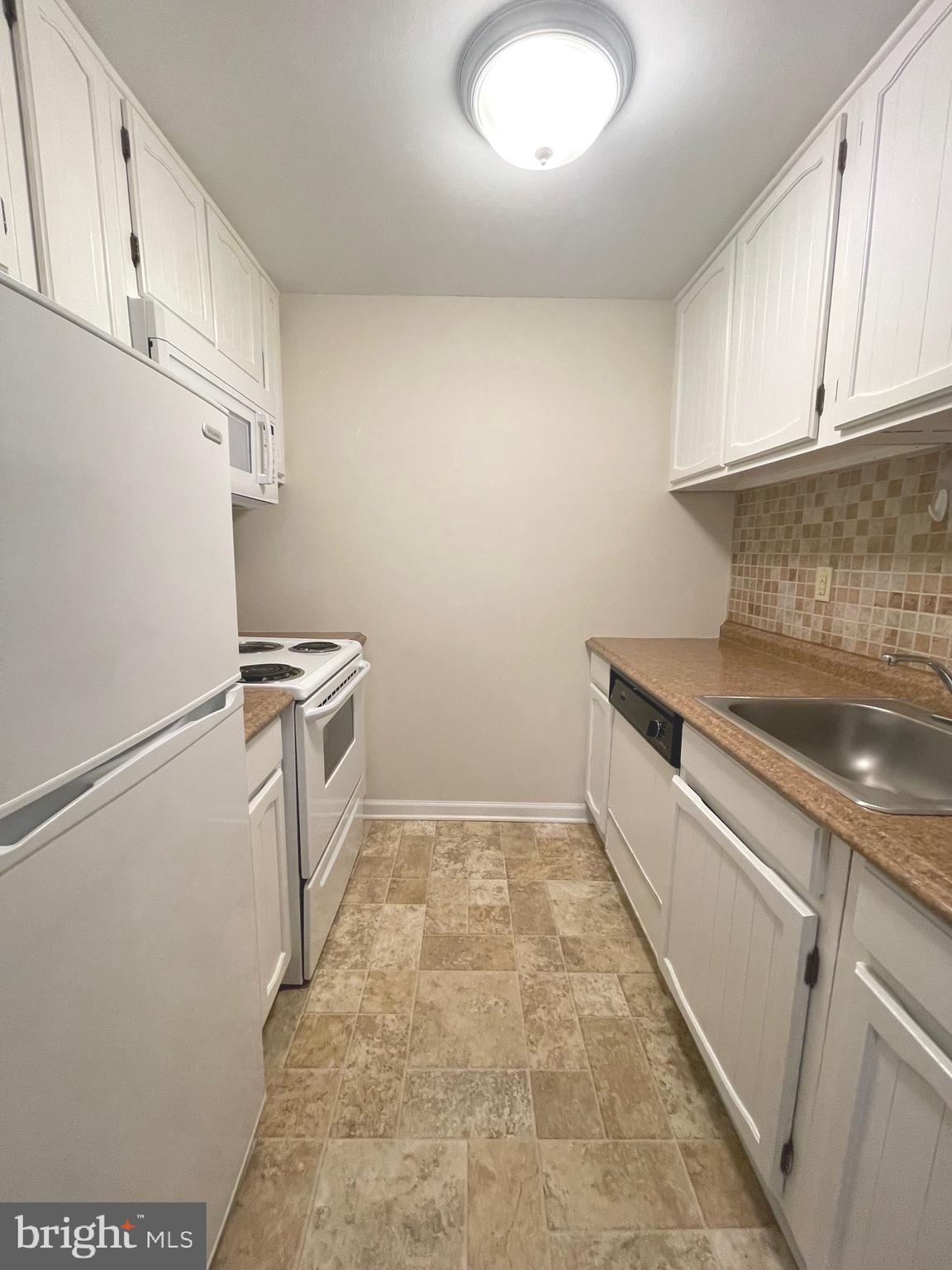 408 South State Street, Unit 2 Newtown, PA 18940 - Photo 5 of 9 kitchen