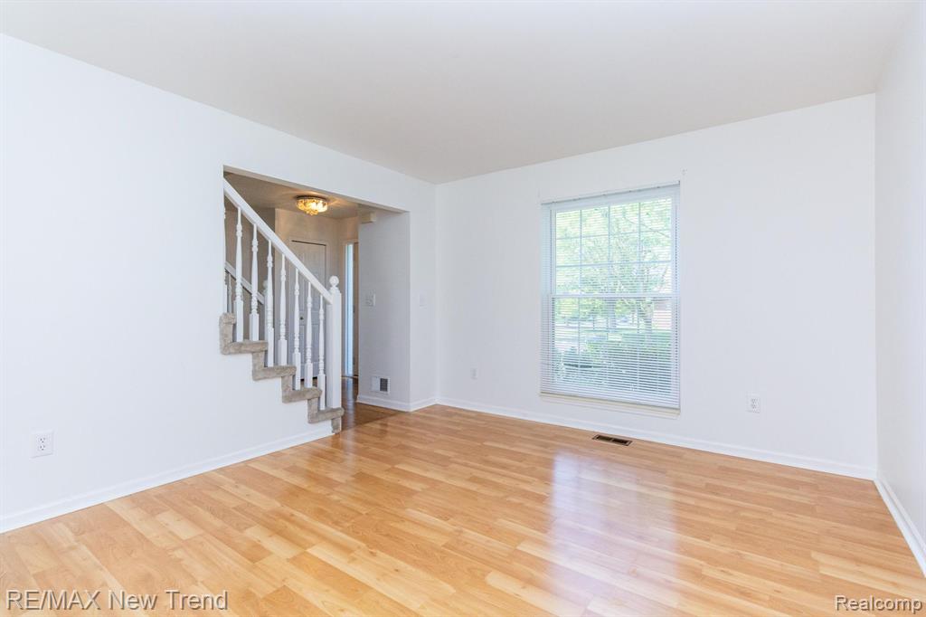 25935 Junction Novi, MI 48375 - Photo 6 of 43