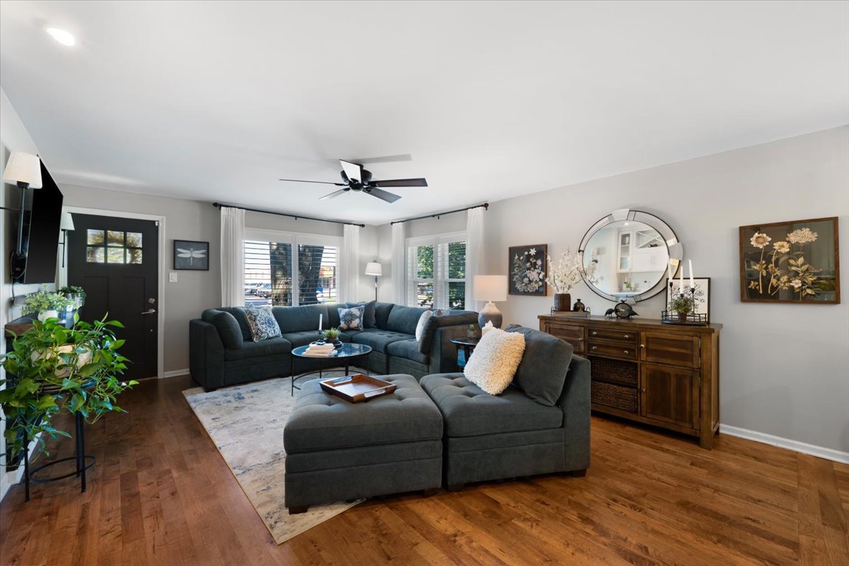 72 West Irving Park Road Roselle, IL 60172 - Photo 10 of 38