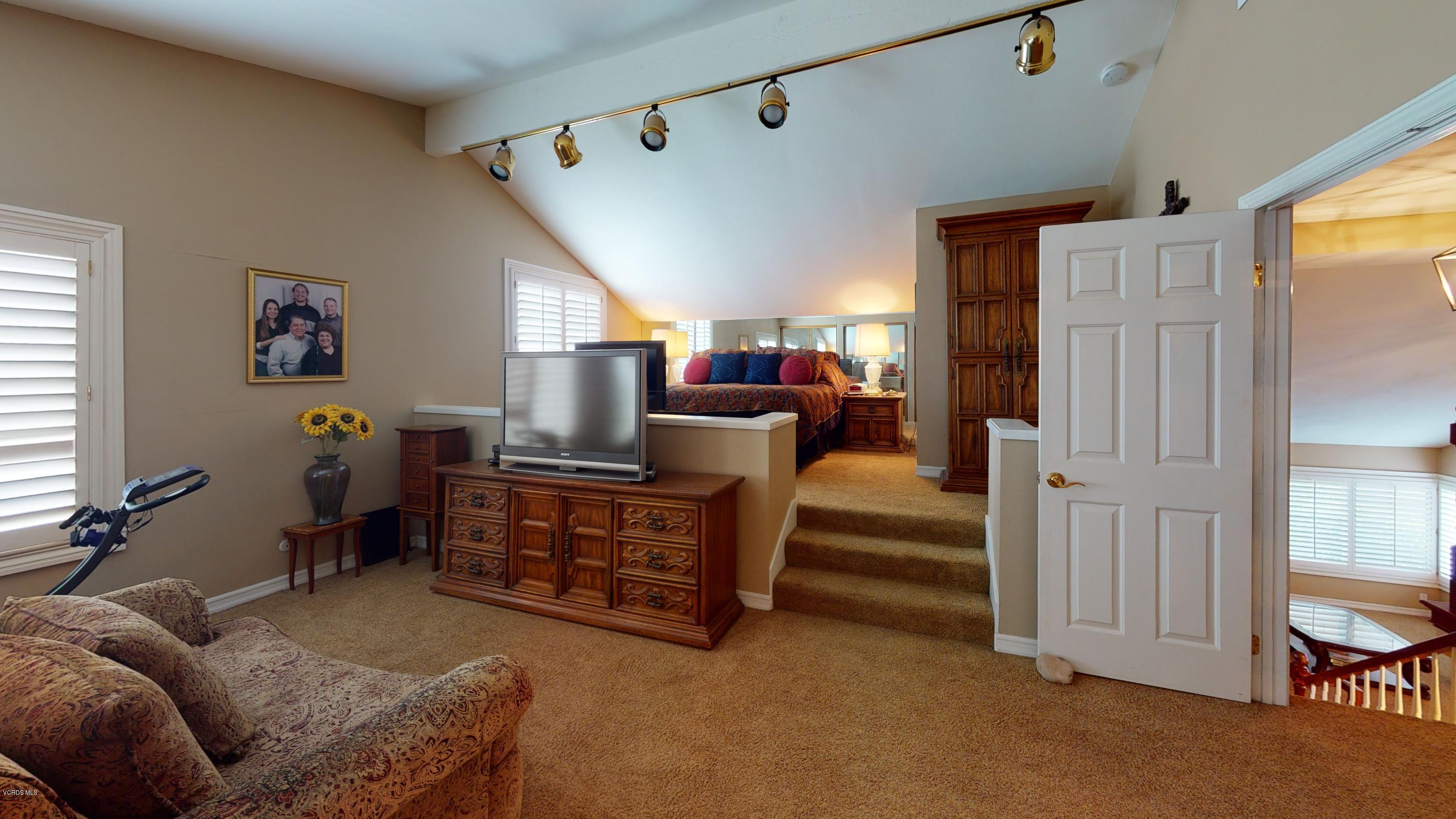 4721 North Buttercreek Road Moorpark, CA 93021 - Photo 20 of 41 4721-N-Buttercreek-Rd-Moorpark-CA-Bedroo