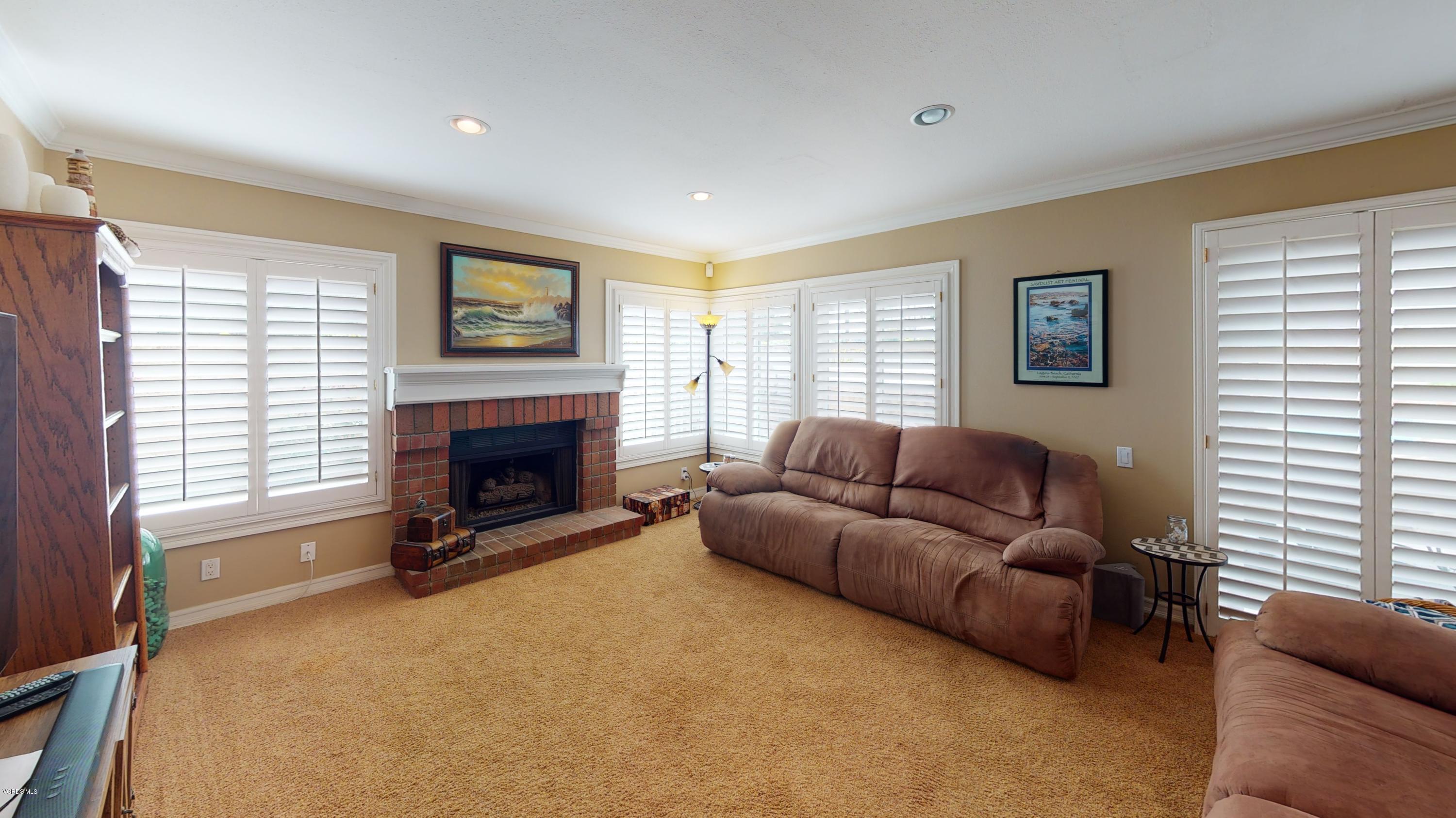 4721 North Buttercreek Road Moorpark, CA 93021 - Photo 25 of 41 4721-N-Buttercreek-Rd-Moorpark-CA-Living