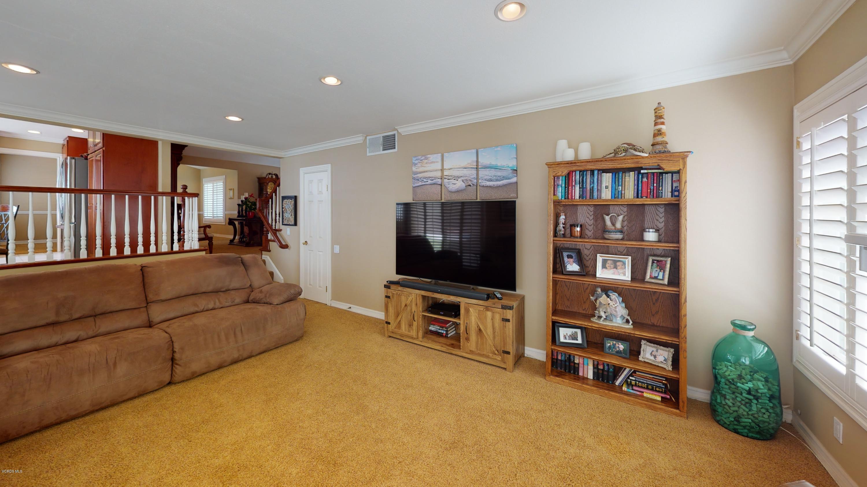 4721 North Buttercreek Road Moorpark, CA 93021 - Photo 26 of 41 4721-N-Buttercreek-Rd-Moorpark-CA-Living