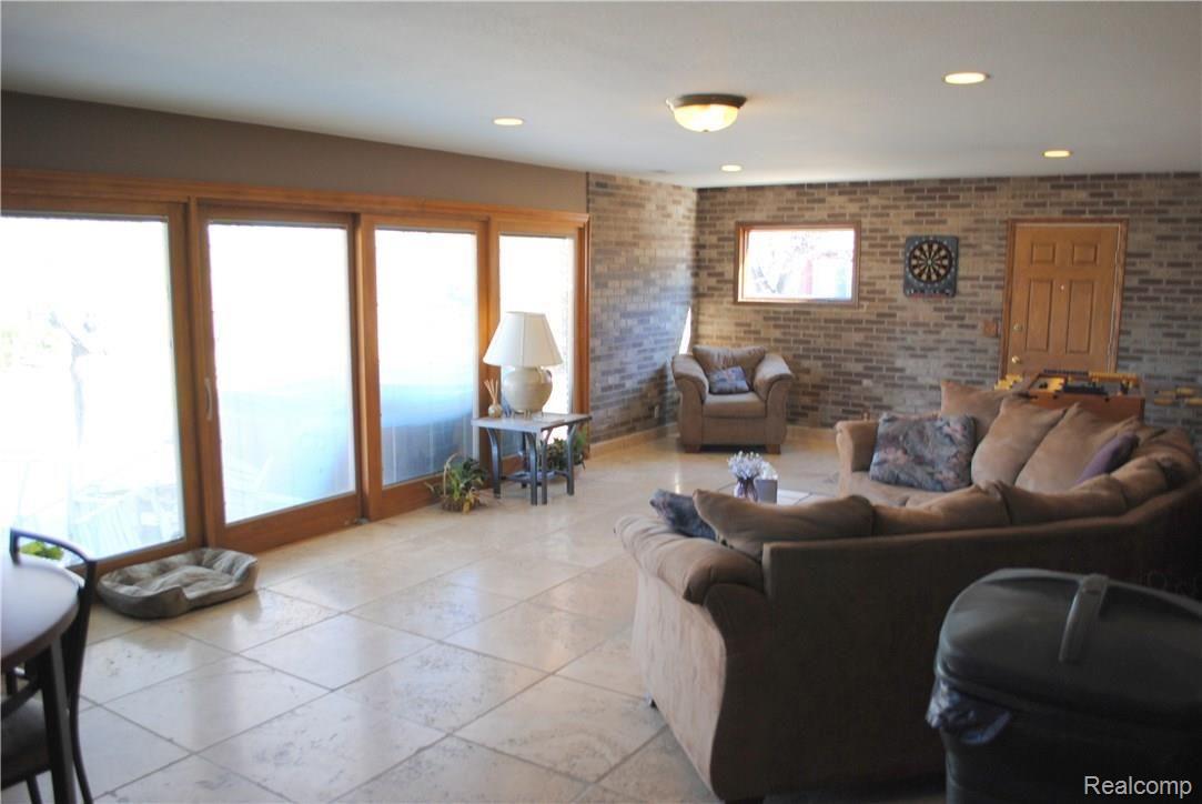 4024 South Custer Road Monroe, MI 48161 - Photo 10 of 27 DSC_0067-1.jpg