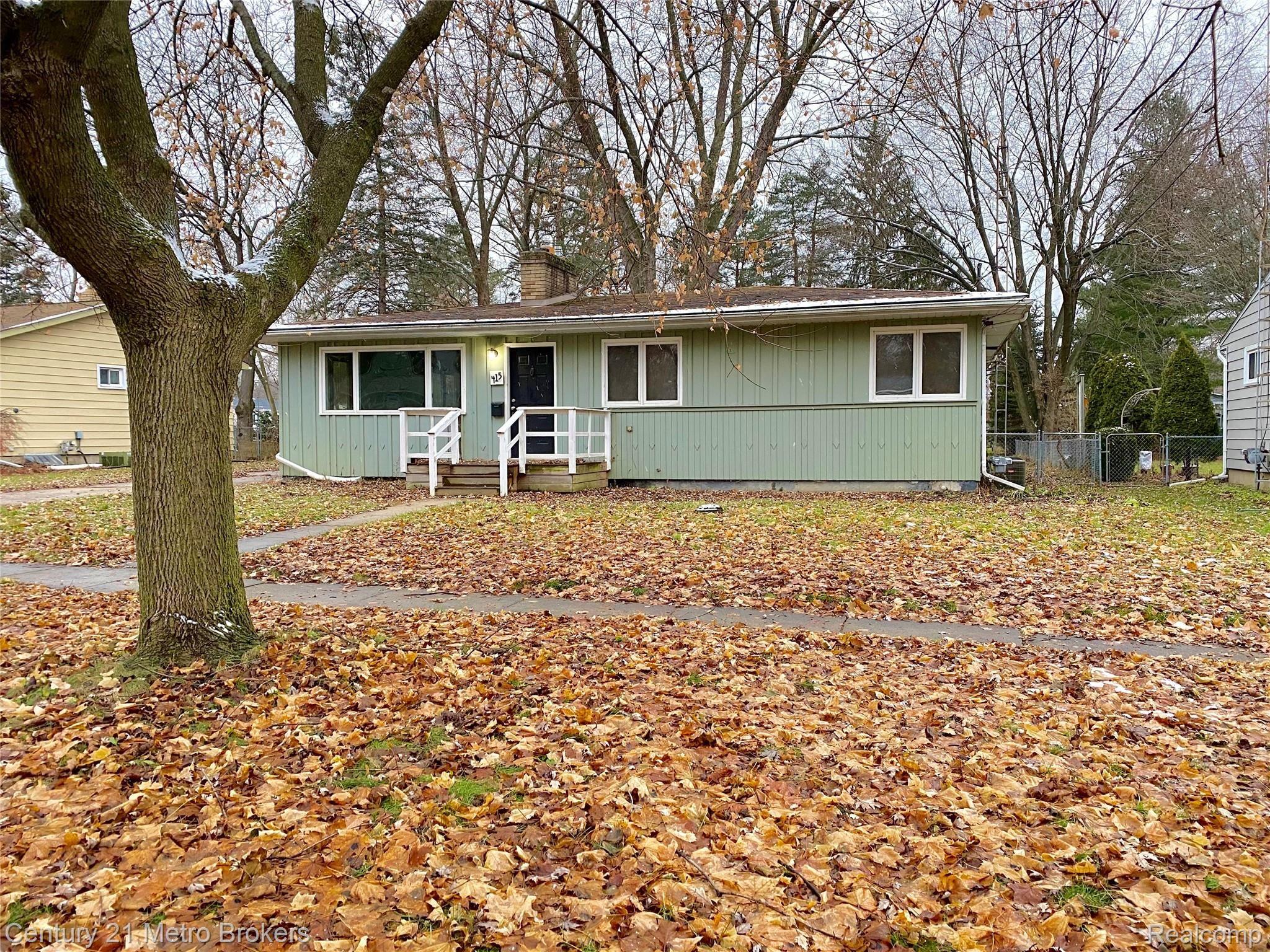 415 Crestview Street Flushing, MI 48433 - Photo 3 of 24 IMG_0037.jpg