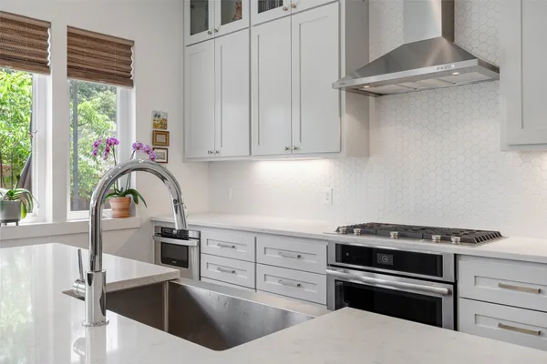 $5,700 | 1105 West 39th 1/2 Street, Unit B, Austin, TX 78756