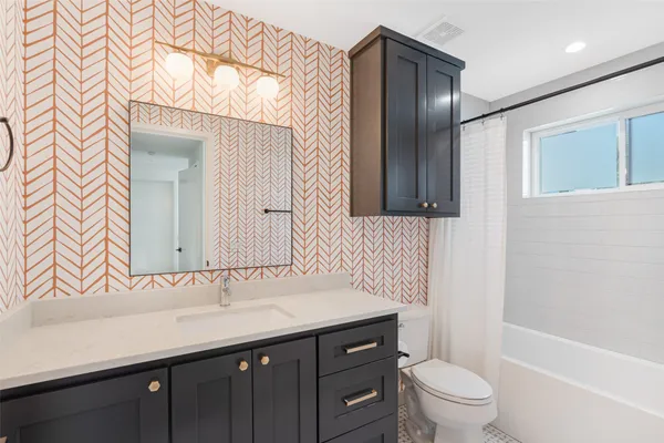 $5,700 | 1105 West 39th 1/2 Street, Unit B, Austin, TX 78756