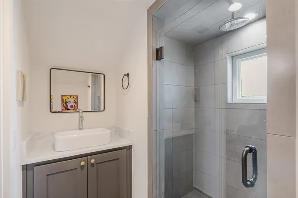 $5,700 | 1105 West 39th 1/2 Street, Unit B, Austin, TX 78756