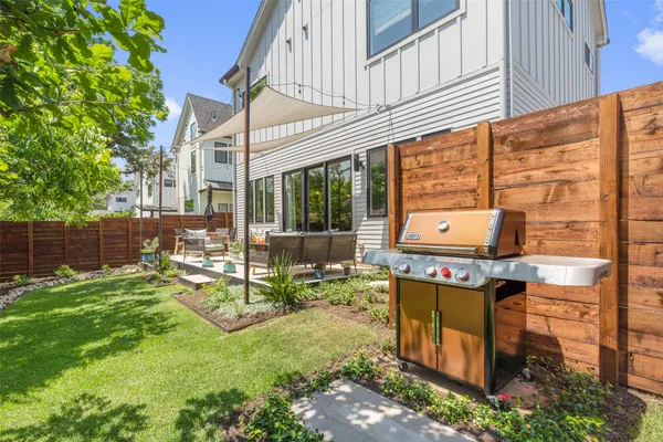 $5,700 | 1105 West 39th 1/2 Street, Unit B, Austin, TX 78756