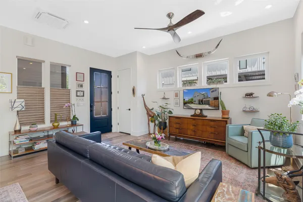 $5,700 | 1105 West 39th 1/2 Street, Unit B, Austin, TX 78756