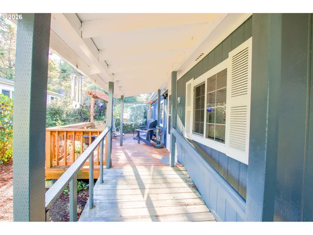 $379,000 | 135 43rd Way, Florence, OR 97439