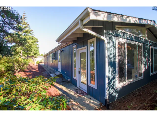 $379,000 | 135 43rd Way, Florence, OR 97439