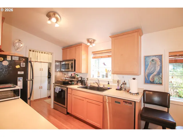 $379,000 | 135 43rd Way, Florence, OR 97439