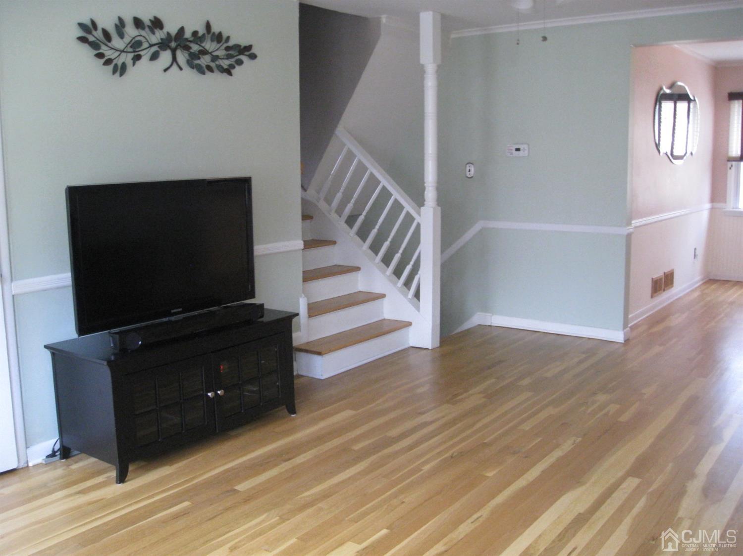 85 Willow Road Metuchen, NJ 08840 - Photo 5 of 21 Living room