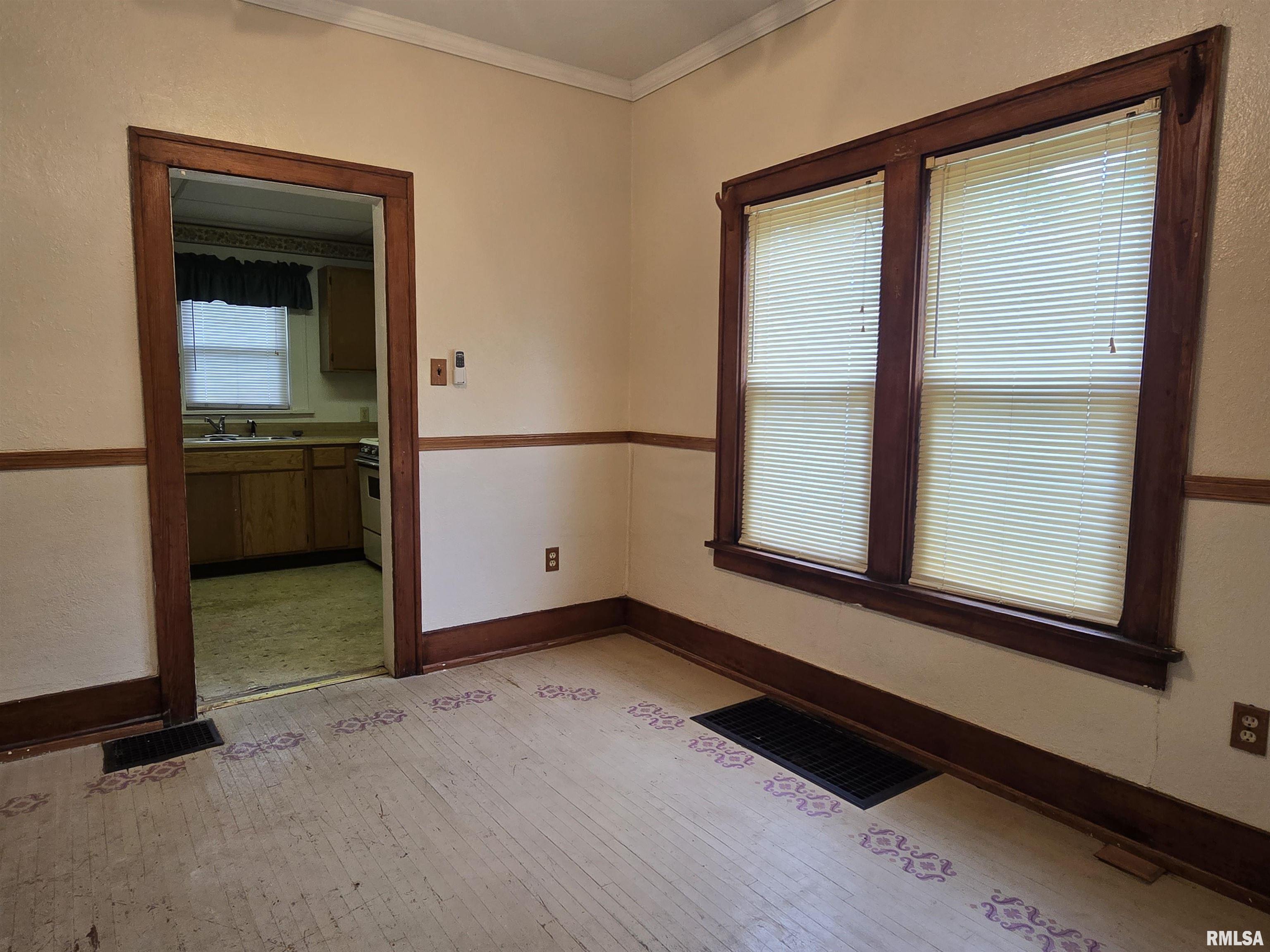 360 West Wells Street Bushnell, IL 61422 - Photo 5 of 15