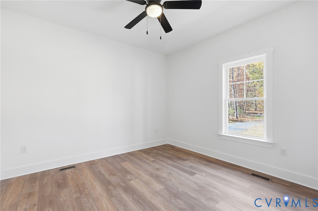 5888 Cartersville Road New Canton, VA 23123 - Photo 24 of 33 an empty room with a window