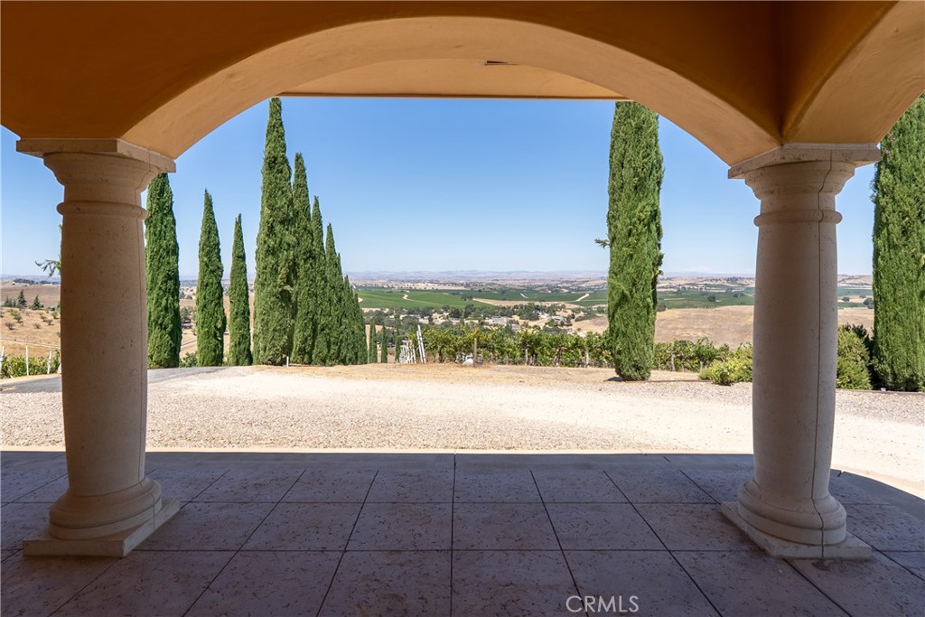 725 Spring Creek Way Templeton, CA 93465 - Photo 37 of 70 a view of a garden with an outdoor space