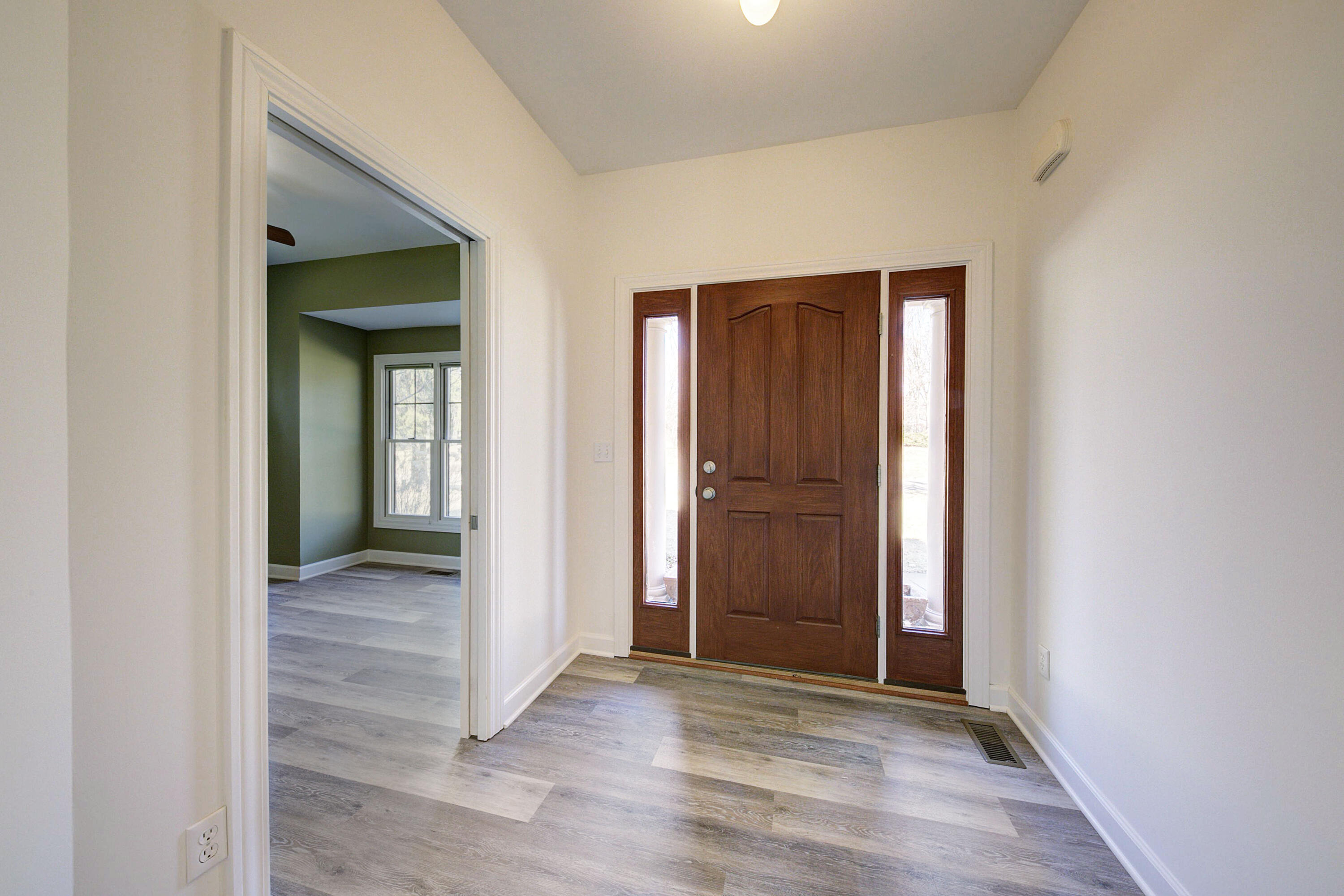 2282 Sunny Ridge Drive Pinckney, MI 48169 - Photo 18 of 81 929A9990_1_2