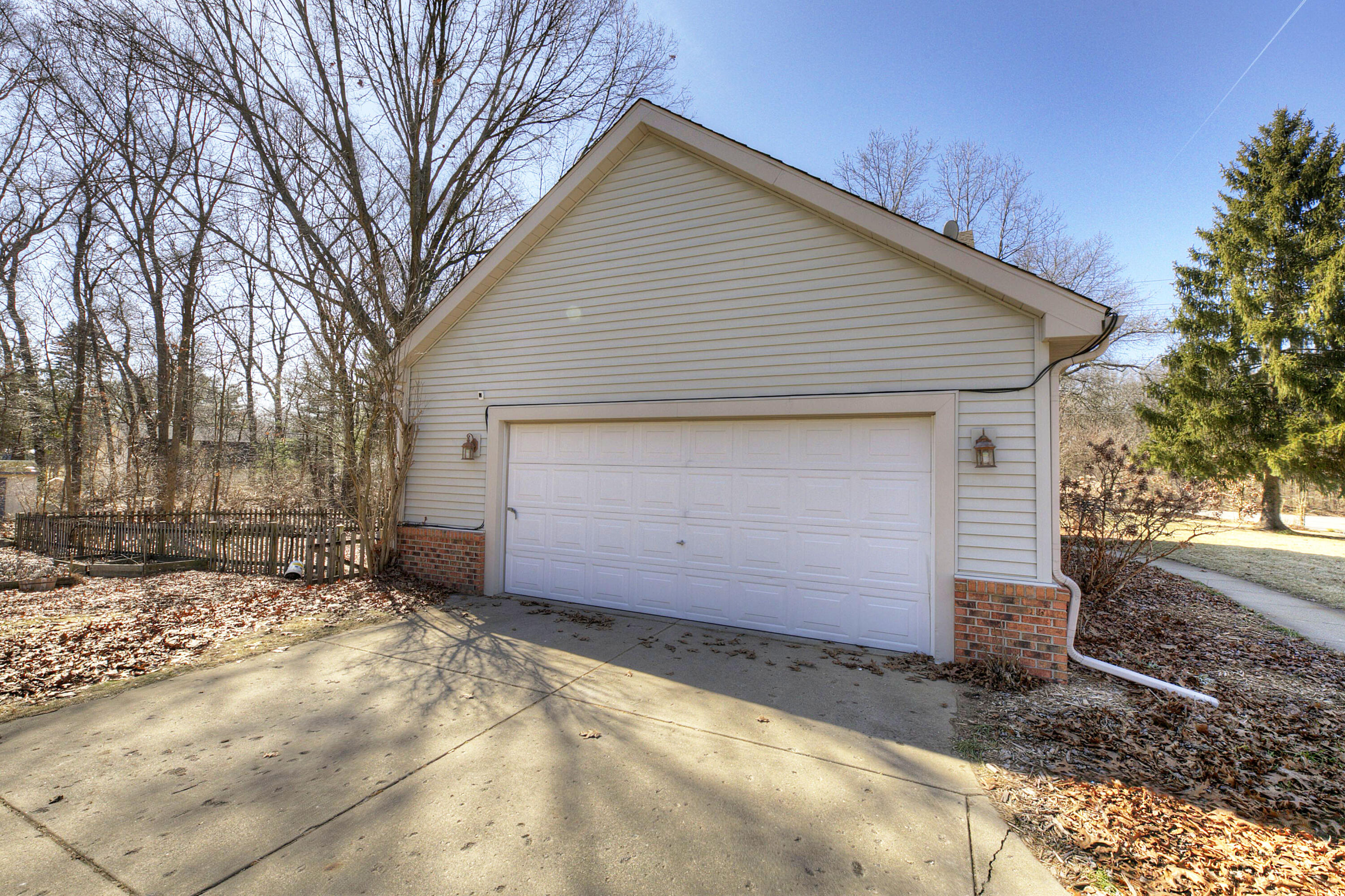 2282 Sunny Ridge Drive Pinckney, MI 48169 - Photo 67 of 81 930A0288_89_90