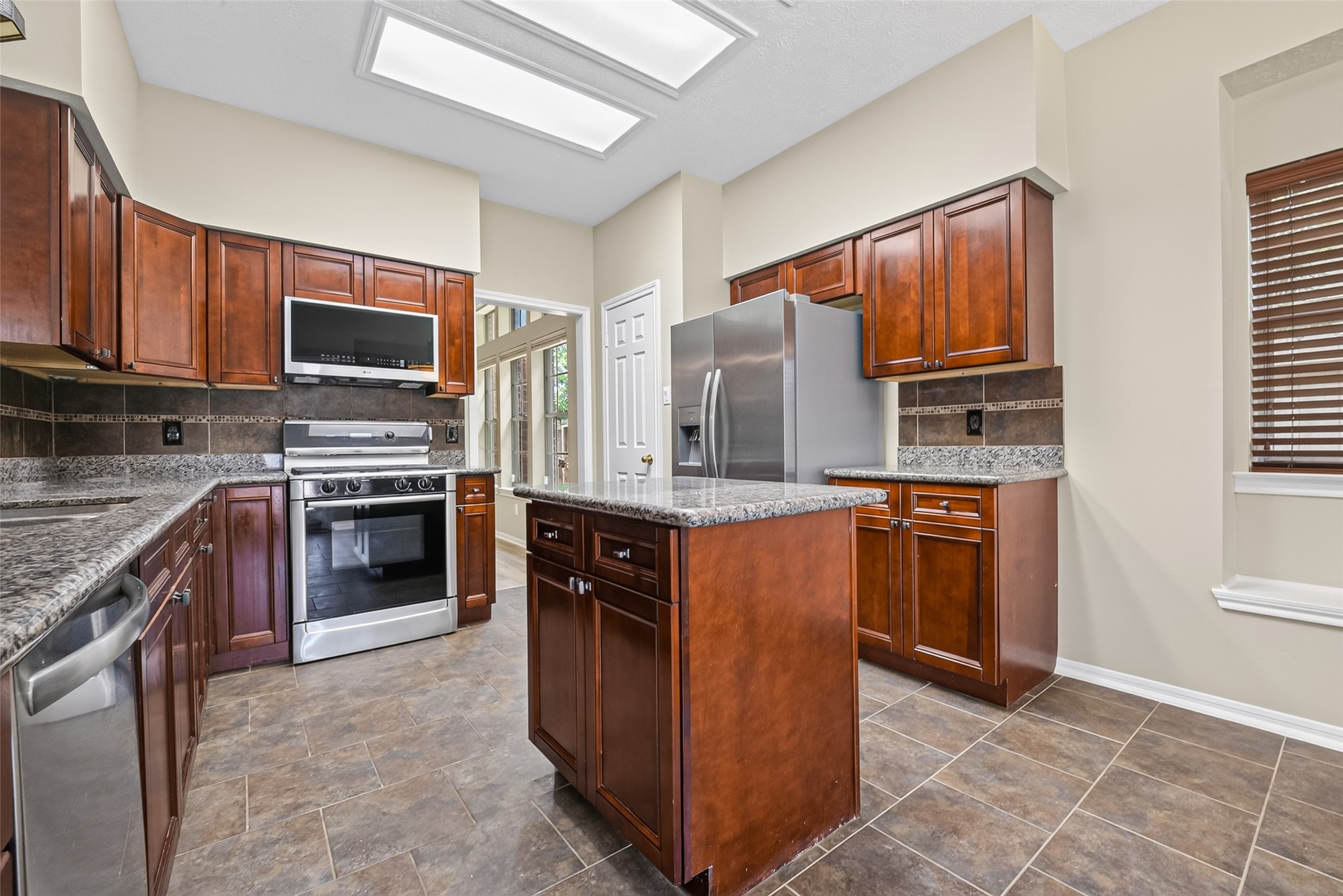 1430 Mabry Mill Road Houston, TX 77062 - Photo 9 of 39
