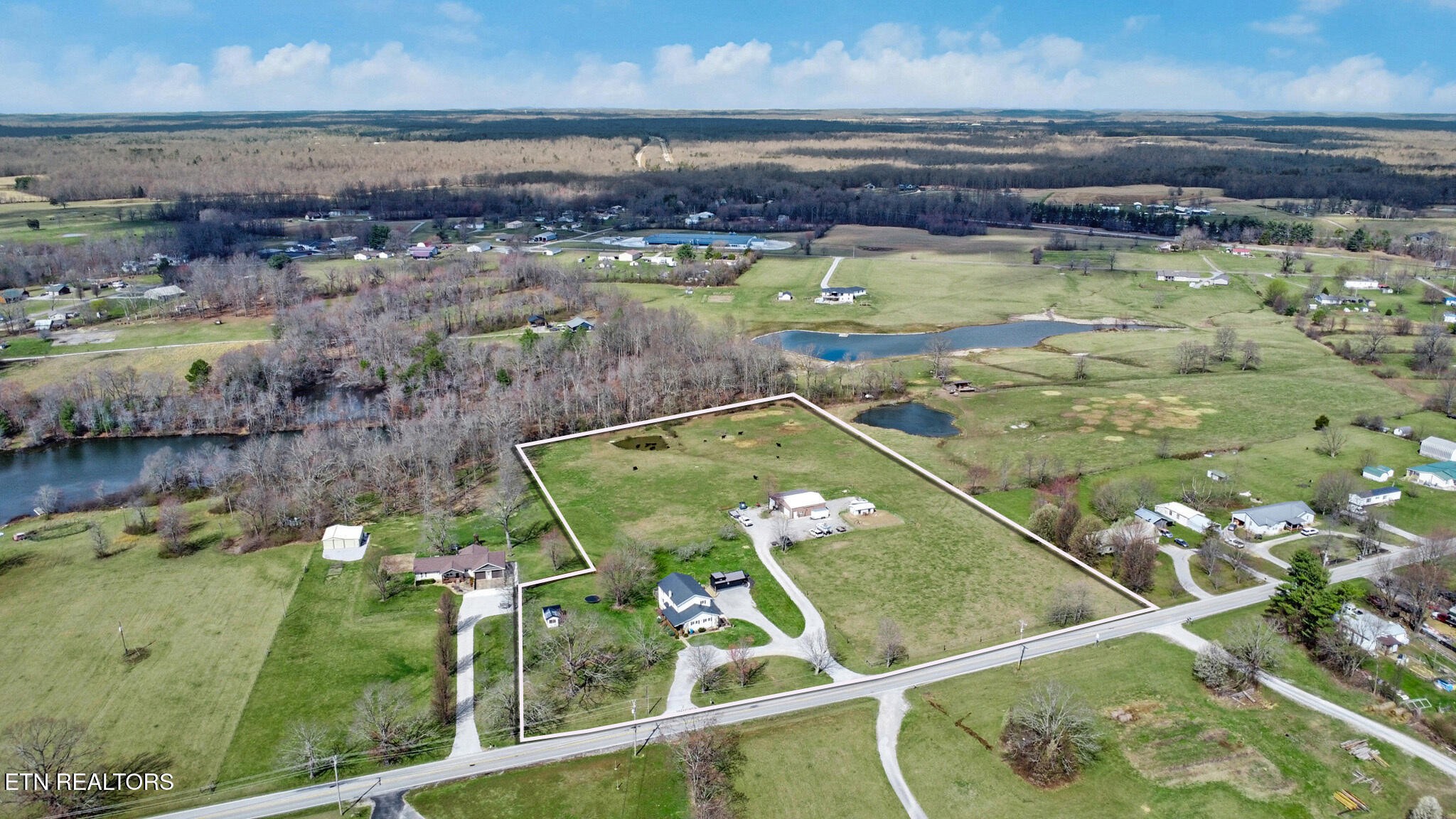 7616 Plateau Road Crossville, TN 38571 - Photo 3 of 60 a view of a lake