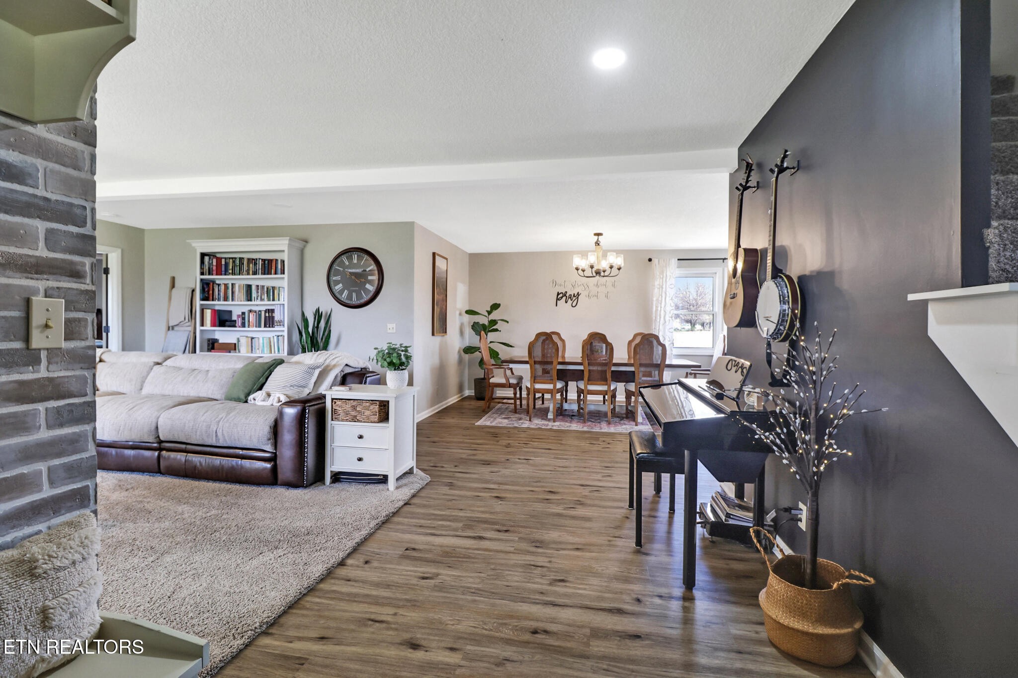 7616 Plateau Road Crossville, TN 38571 - Photo 4 of 60 a living room with furniture and a potted plant