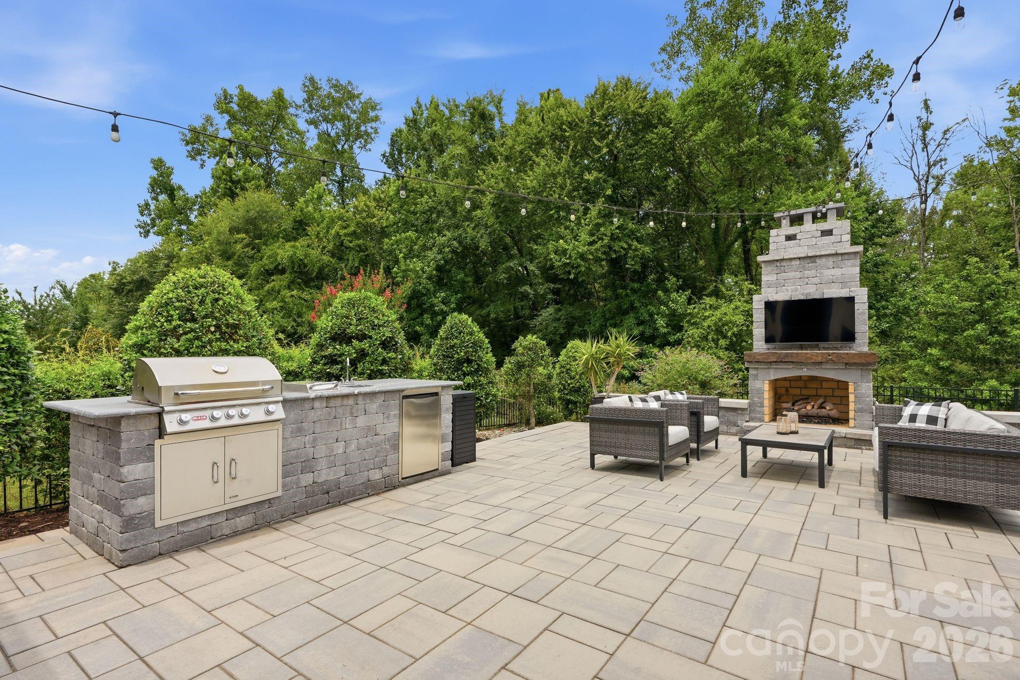 1086 Weir Court Fort Mill, SC 29708 - Photo 34 of 40 a view of a terrace with sitting area