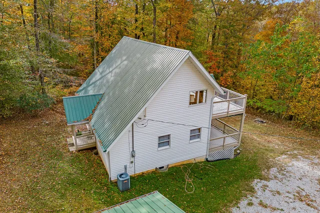 a view of a house with backyard