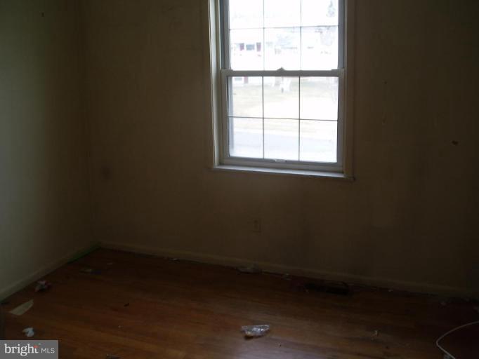 620 Banyan Road Edgewood, MD 21040 - Photo 7 of 15 an empty room with a window