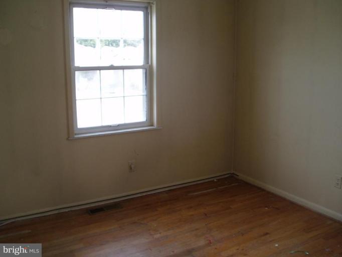 620 Banyan Road Edgewood, MD 21040 - Photo 8 of 15 an empty room with a window