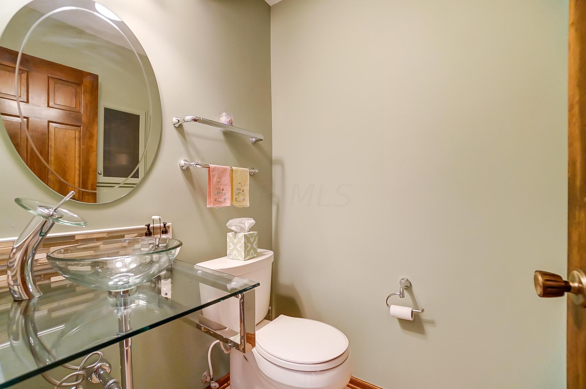 2221 Sandover Road Columbus, OH 43220 - Photo 29 of 79 powder room