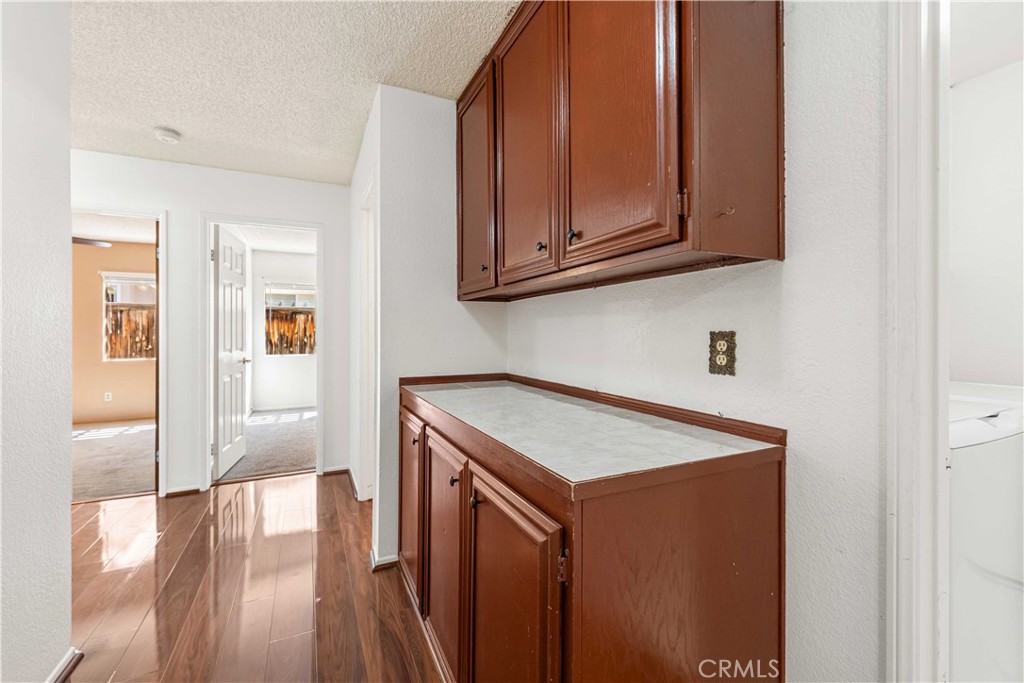 12981 August Circle Riverside, CA 92503 - Photo 37 of 59 Abundant Linen Cabinetry