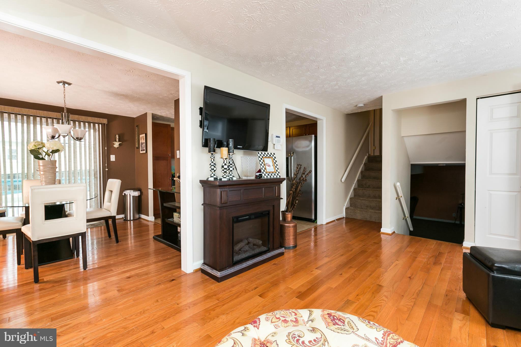 3101 Northmont Road Baltimore, MD 21244 - Photo 1 of 27 Living Room