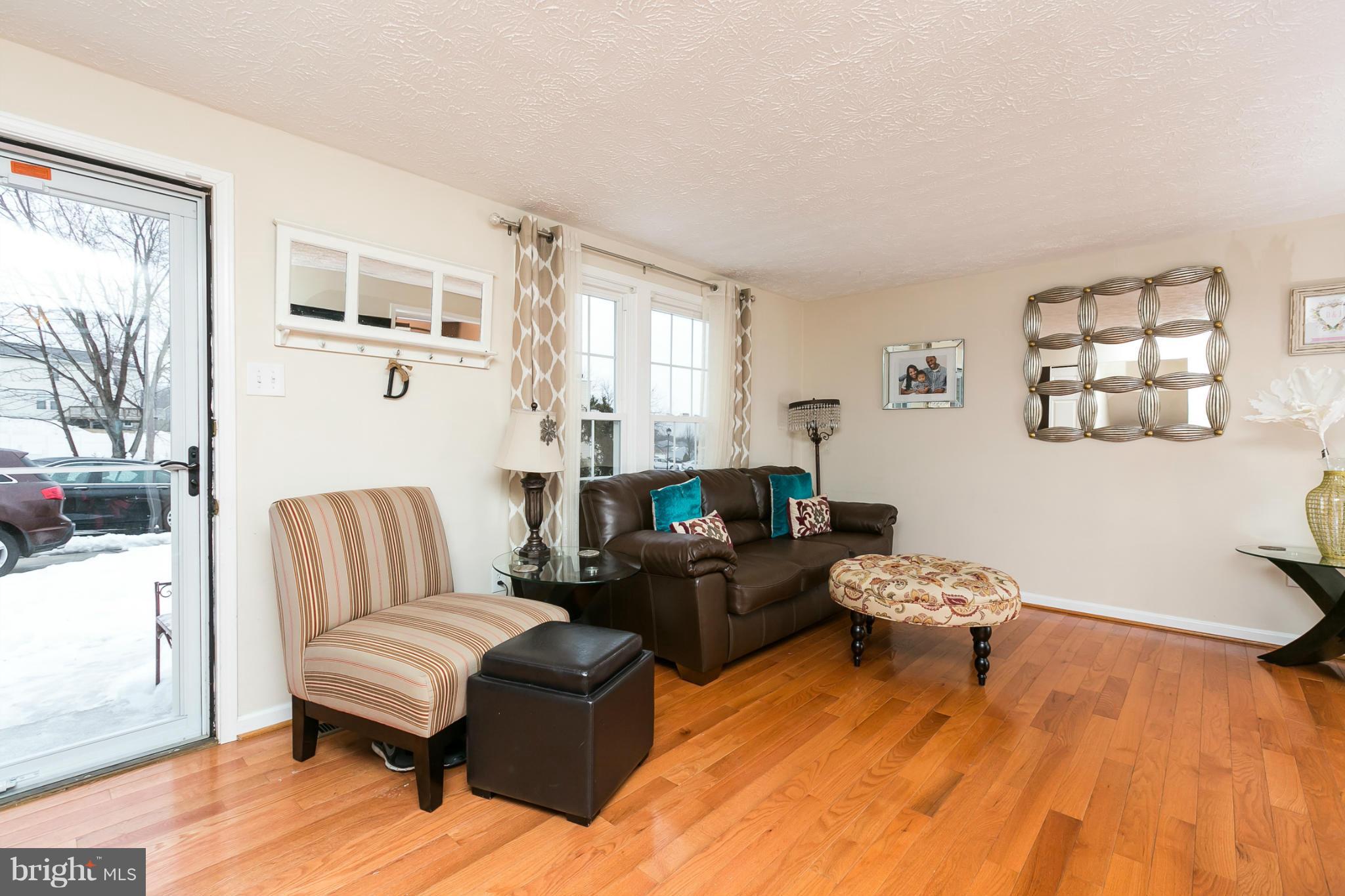 3101 Northmont Road Baltimore, MD 21244 - Photo 3 of 27 Living Room