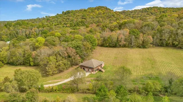 $950,000 | 574 Hayes Ridge Road, Lancaster, TN 38569
