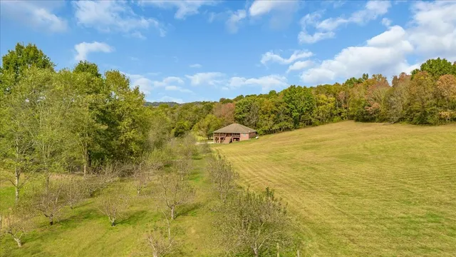 $950,000 | 574 Hayes Ridge Road, Lancaster, TN 38569