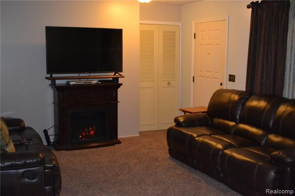 7233 Calkins Road Flint, MI 48532 - Photo 8 of 53