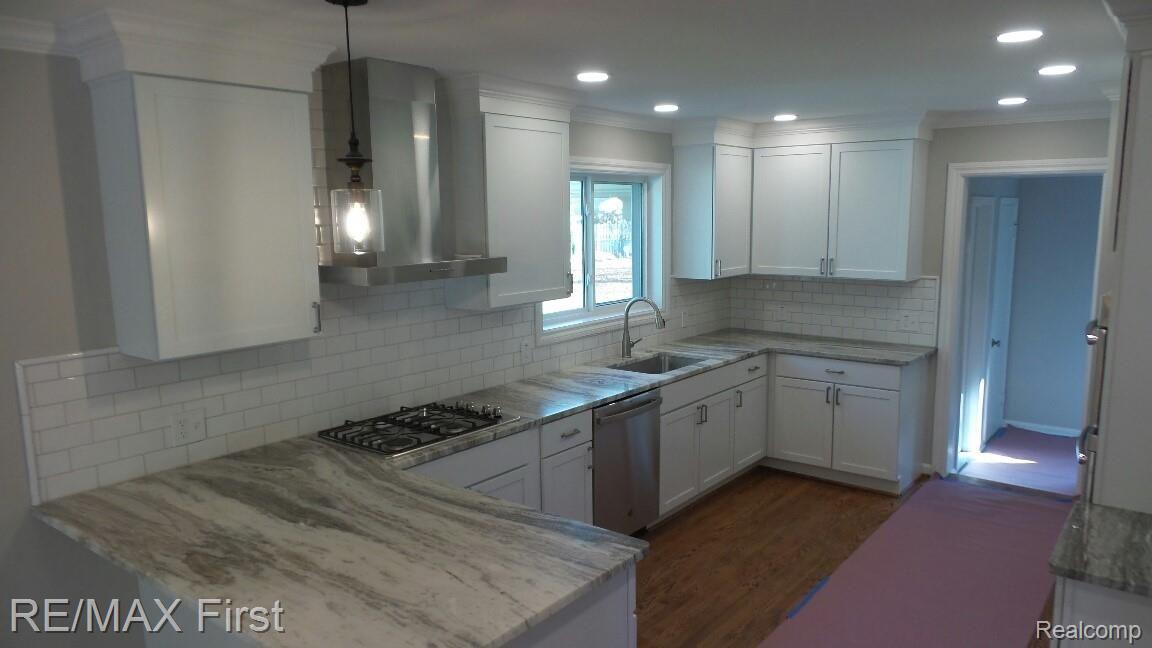 1140 South Renaud Road Grosse Pointe, MI 48236 - Photo 10 of 31 20201110_110654_resized.jpg