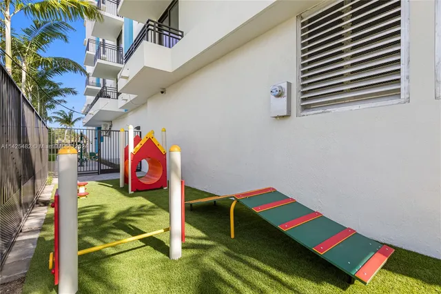 $3,676 | 4 North Federal Highway, Unit 555, Dania Beach, FL 33004