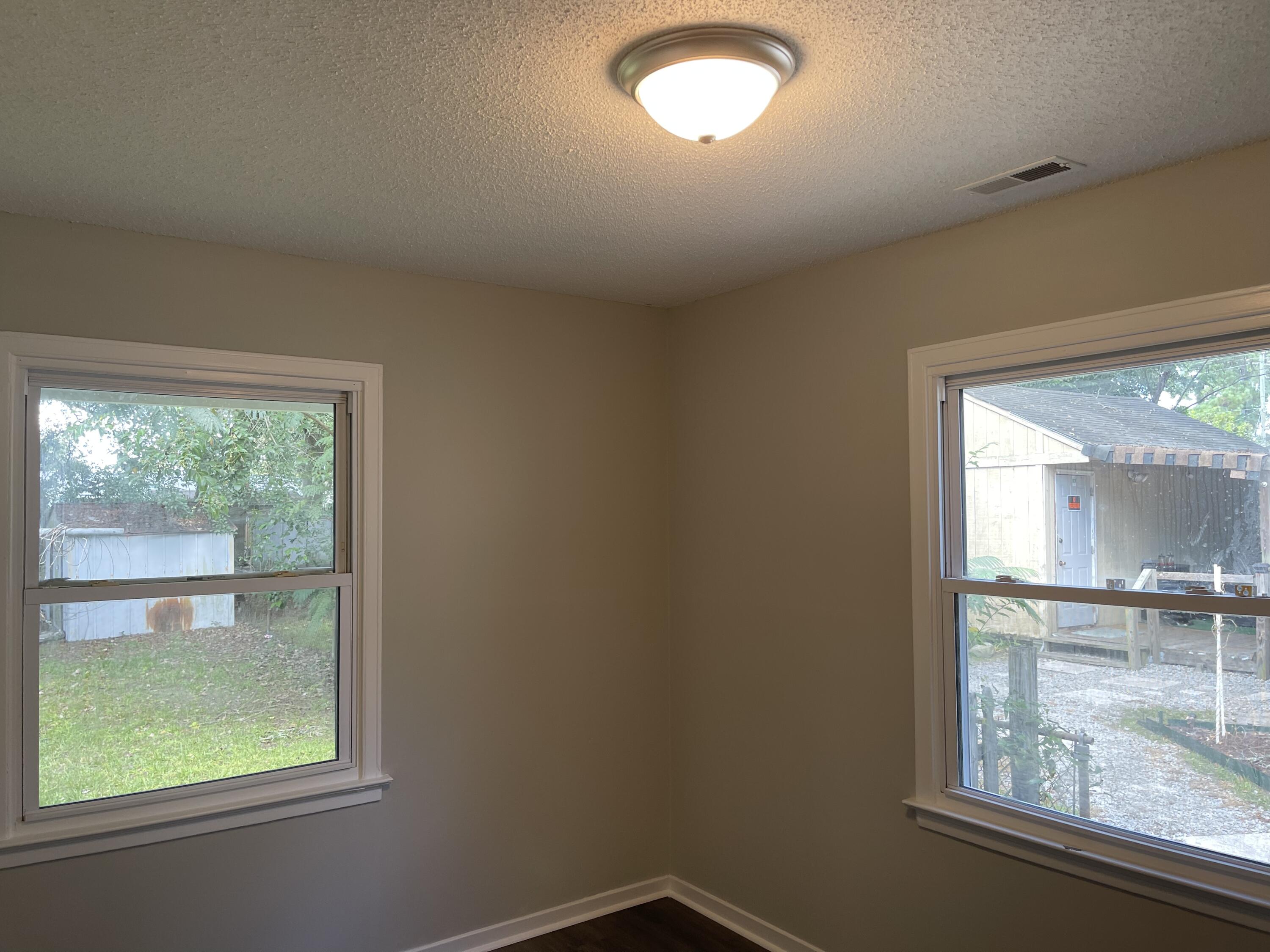 1206 Hawthorne Road Hanahan, SC 29410 - Photo 7 of 10 32B6D4B2-61ED-43E8-84A4-D7EE2D74CDCF