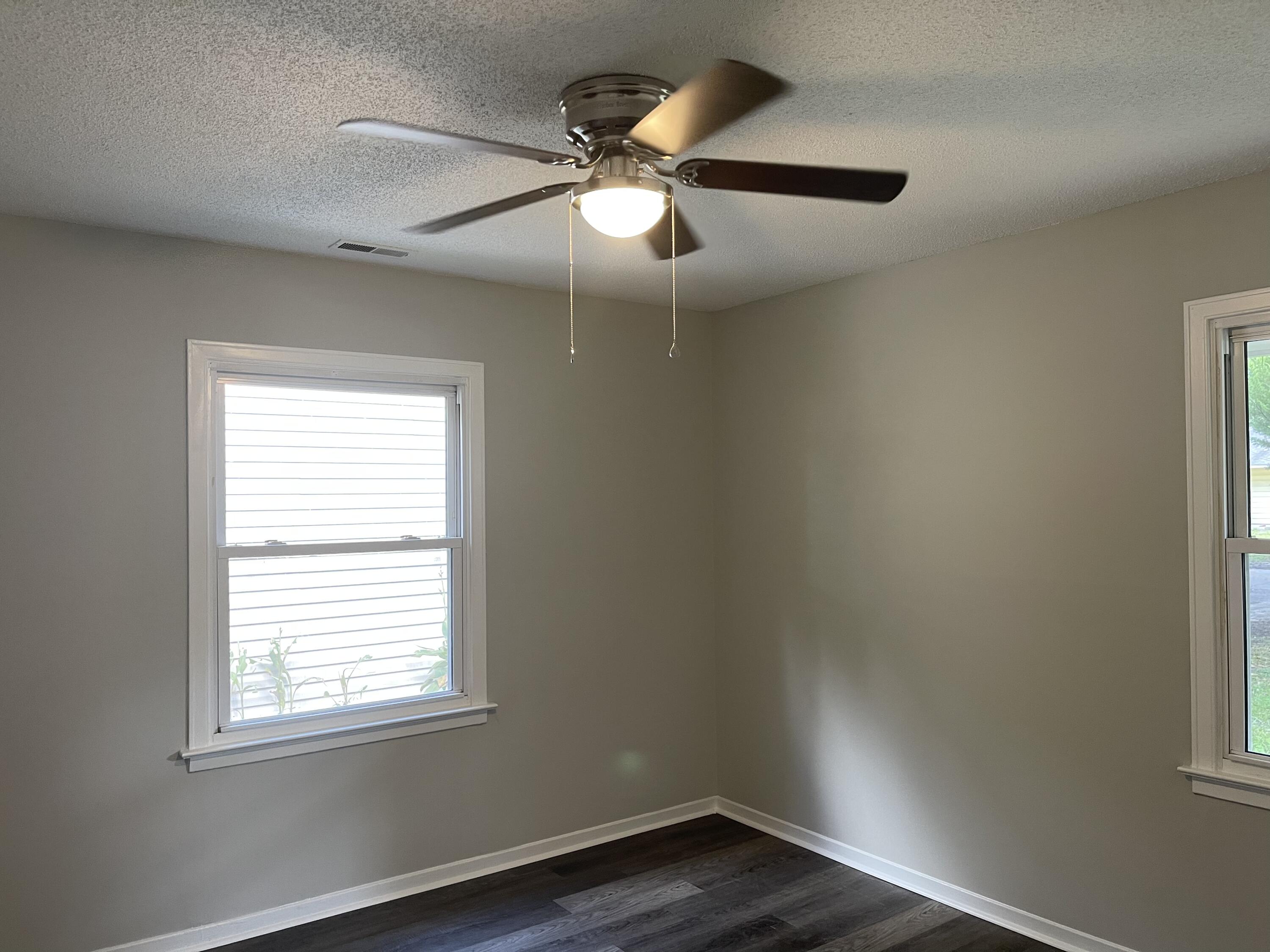 1206 Hawthorne Road Hanahan, SC 29410 - Photo 8 of 10 54D47558-8D4A-4EF0-8021-C3CAA952536E