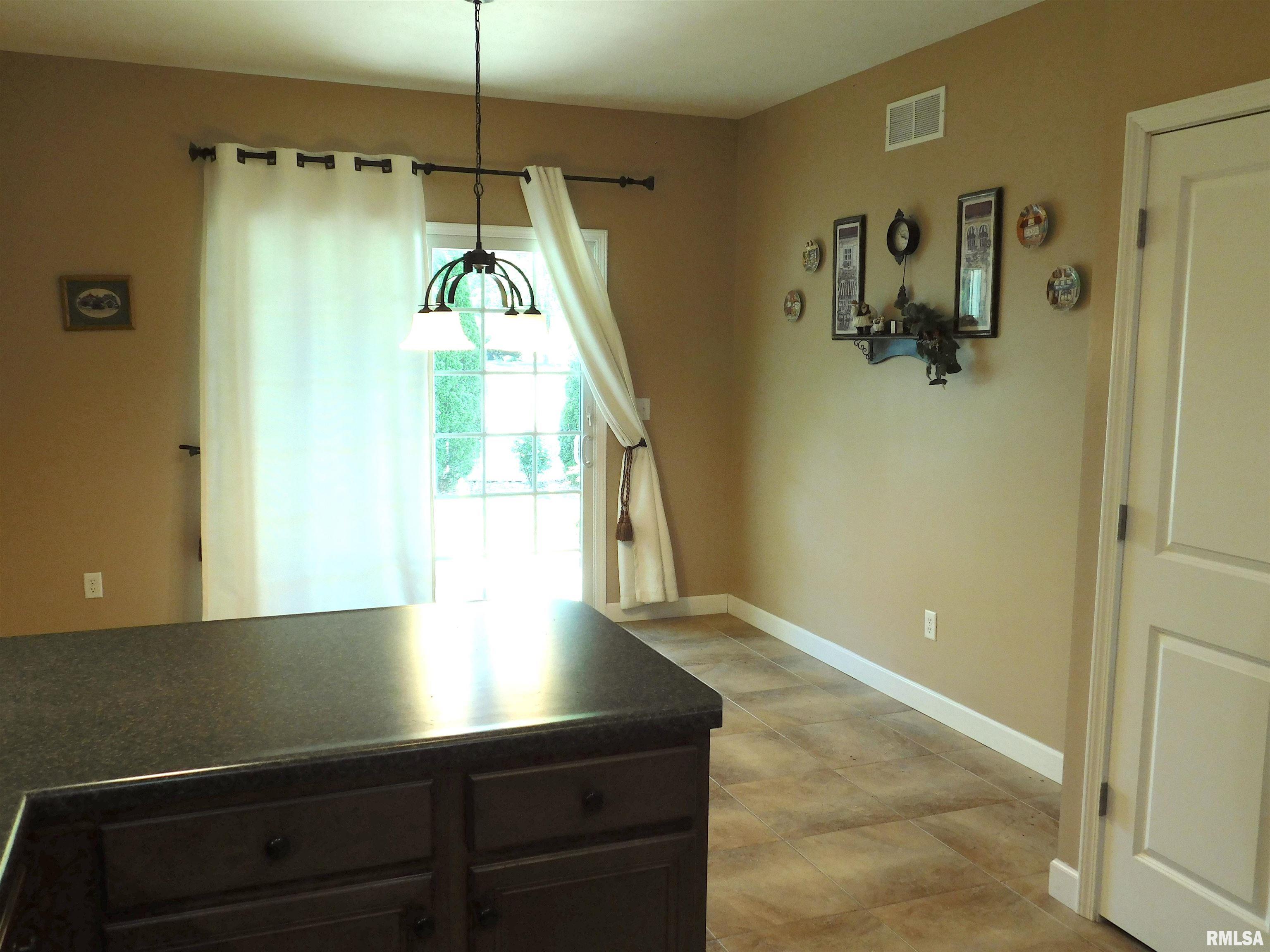 3210 Mackinaw Lane Springfield, IL 62711 - Photo 17 of 29
