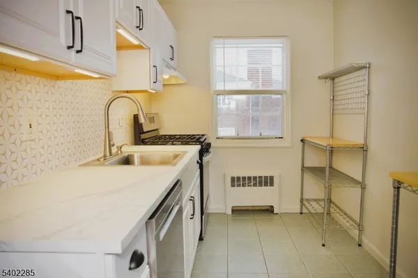 $1,800 | 33 West Roselle Avenue, Unit B, Roselle Park, NJ 07204