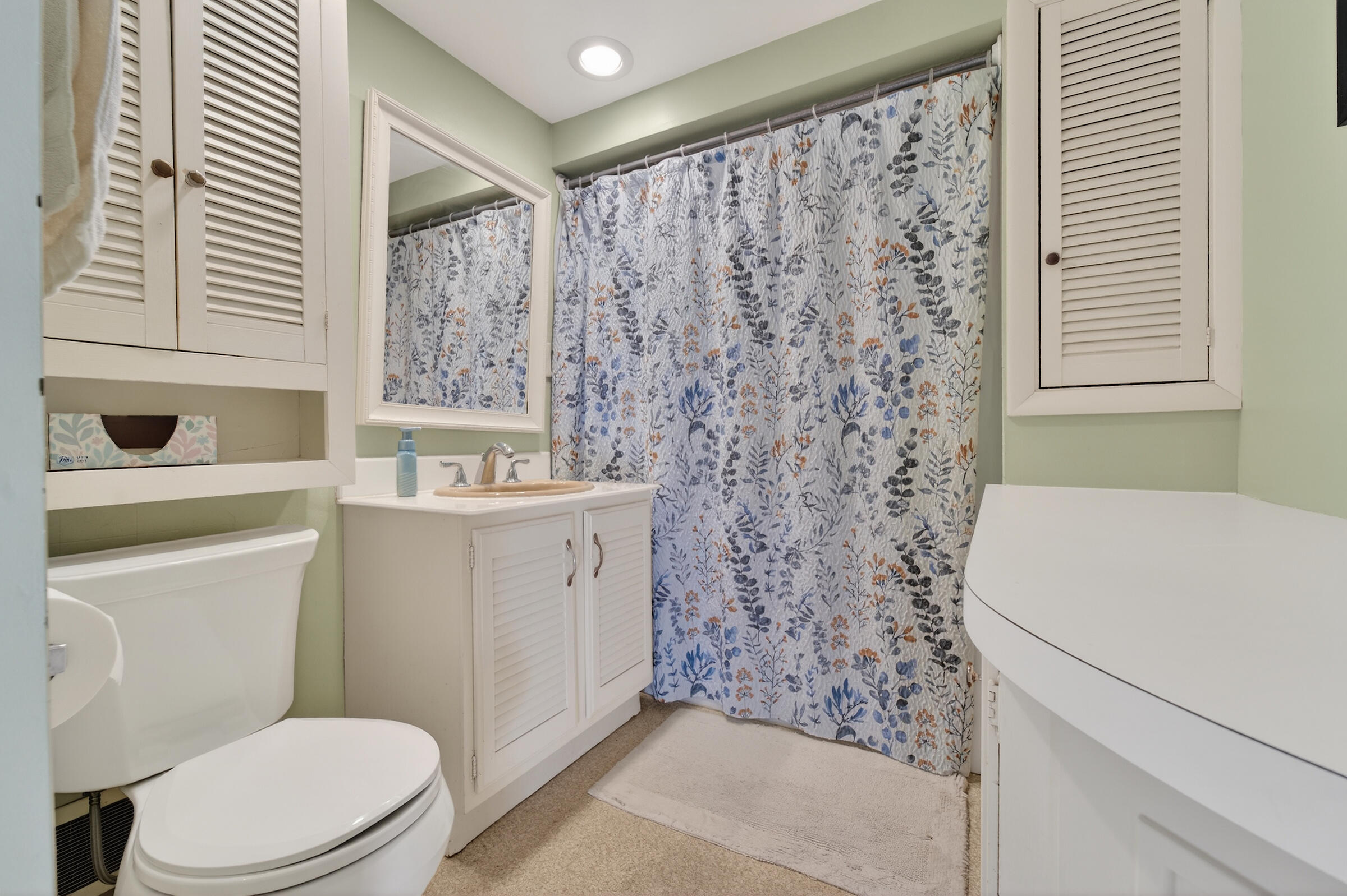 713 West Lawn Avenue Racine, WI 53405 - Photo 12 of 29 Upstairs bathroom